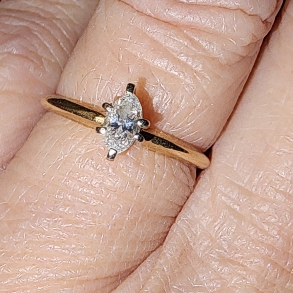 Kay Jewelers Gold Ring with 1/4 Carat Marquise Cut Size 6 Engagement Ring